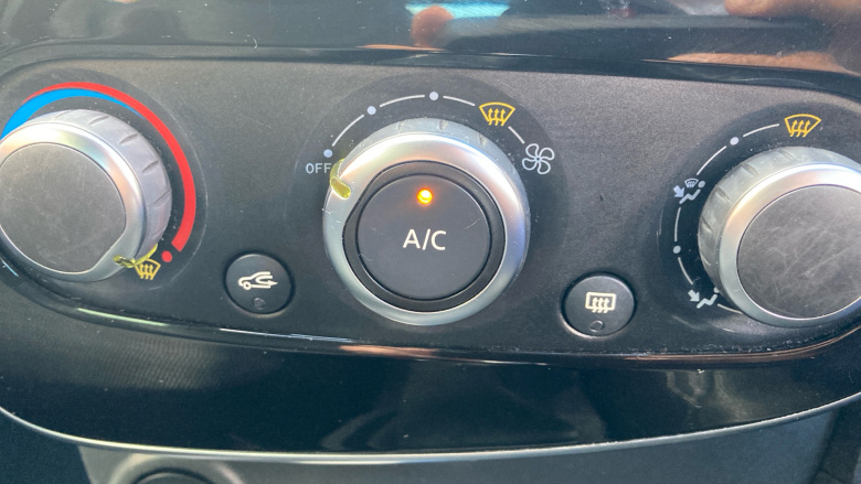 Renault Clio 0.9 TCE 90 Iconic 5dr Petrol Hatchback